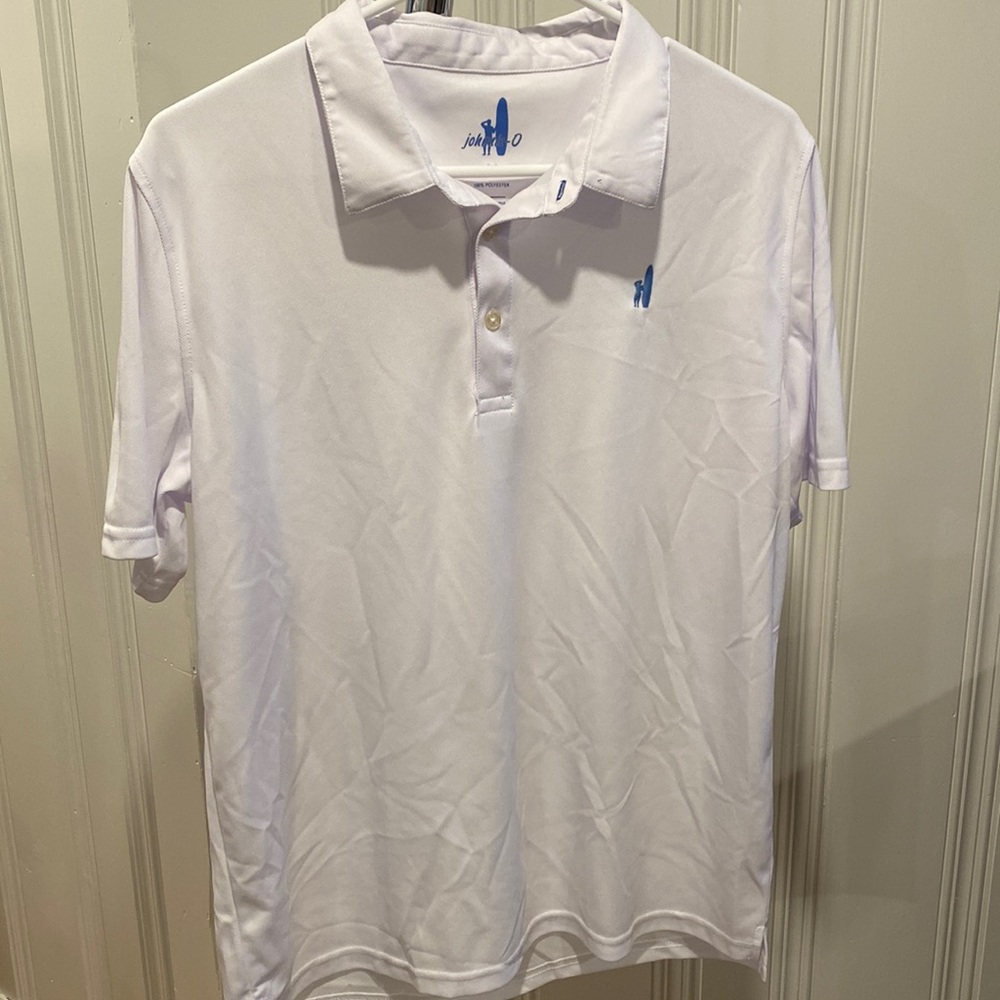 Like new! Boy’s Johnnie-O polo shirt.